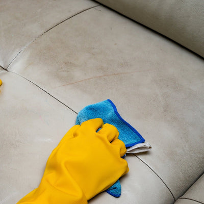 Čistenie koženého nábytku: Stolička Happy Cleaning 